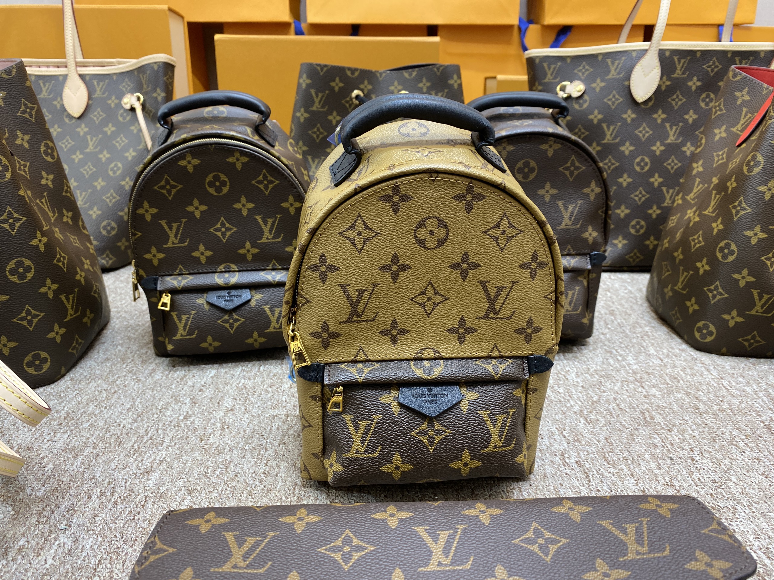 Balo Lv Monogram Backpack M42411