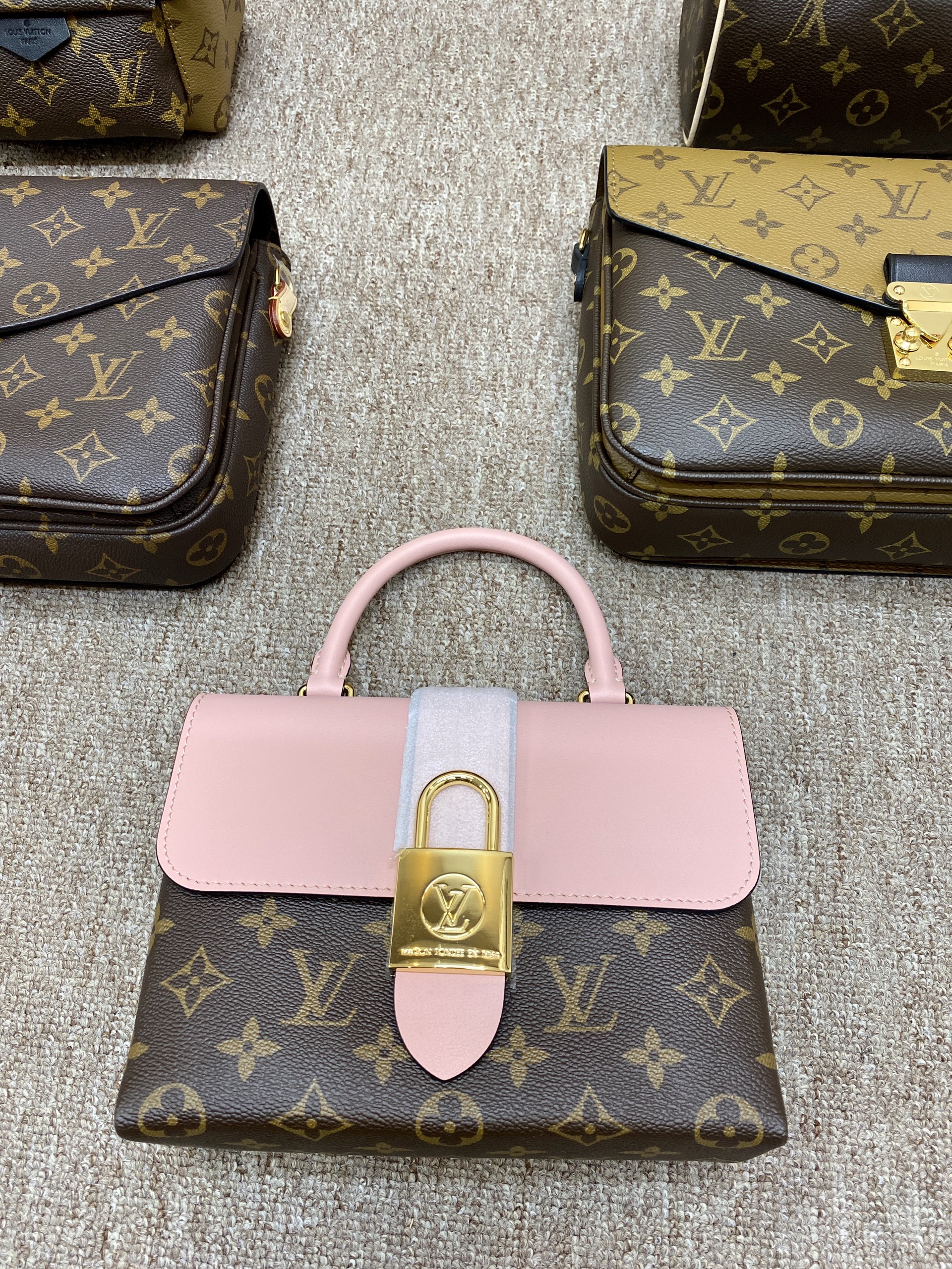 Túi Xách Locky M44080