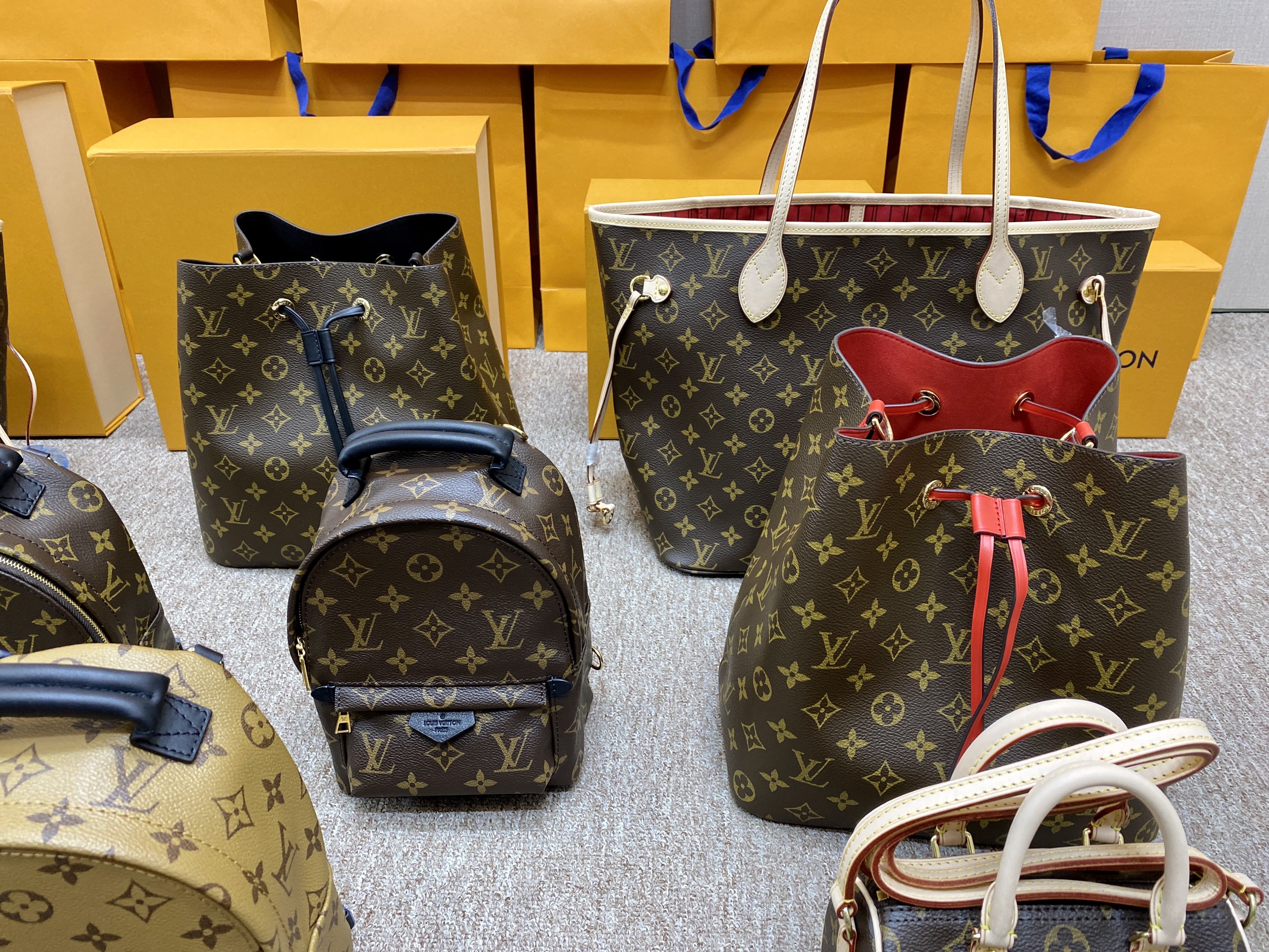 Túi xách Lv Neonoe M44020